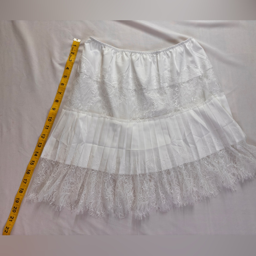 Elegant White Lace Skirt
